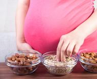 Питание беременной в первом триместре: основные правила составления меню, примерный рацион и рецепты простых в приготовлении блюд
